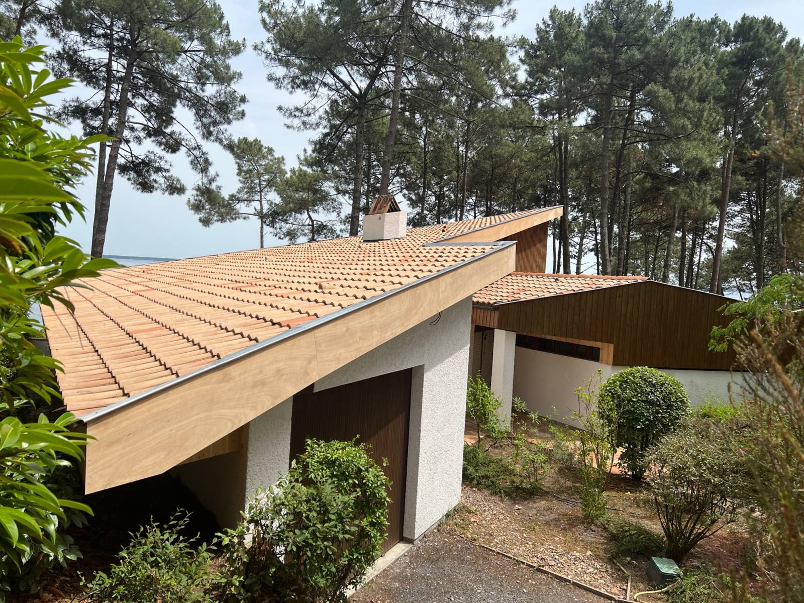 découvrez l'importance et les avantages d'un avant-toit pour votre maison. apprenez comment cet élément architectural protège vos murs, améliore l'esthétique et contribue à la durabilité de votre habitation.