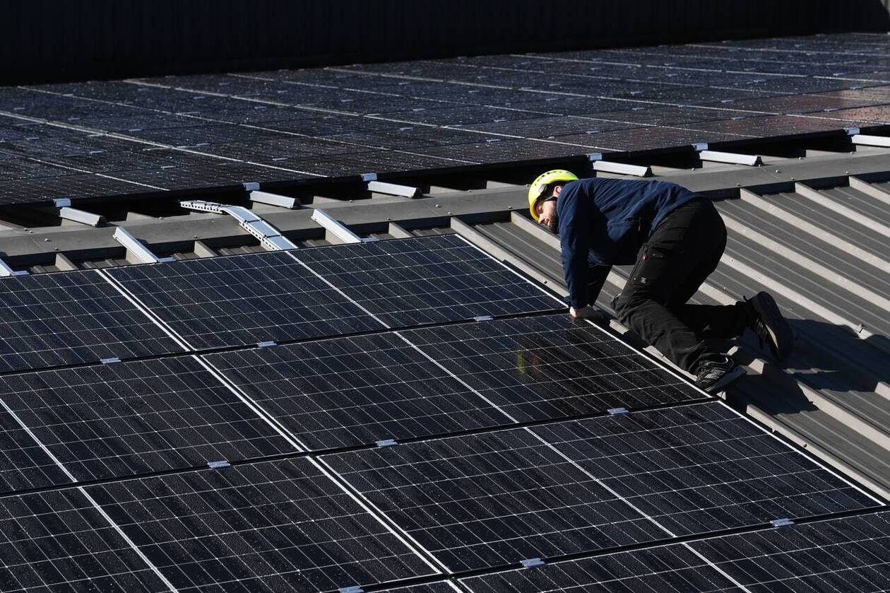 découvrez les avantages fiscaux liés à l'installation de panneaux solaires en france. profitez d'allégements fiscaux, de crédits d'impôt et d'autres incitations pour rendre votre transition vers l'énergie renouvelable encore plus avantageuse. informez-vous sur les aides disponibles et économisez sur vos impôts tout en contribuant à la protection de l'environnement.