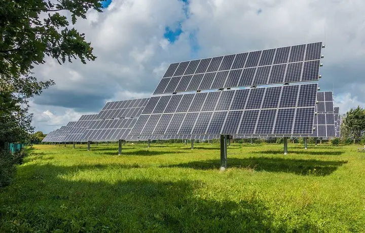 découvrez les avantages fiscaux des panneaux solaires en france : crédits d'impôt, exonérations et aides financières pour réduire vos coûts d'installation et maximiser vos économies d'énergie. profitez des incitations gouvernementales tout en préservant l'environnement.