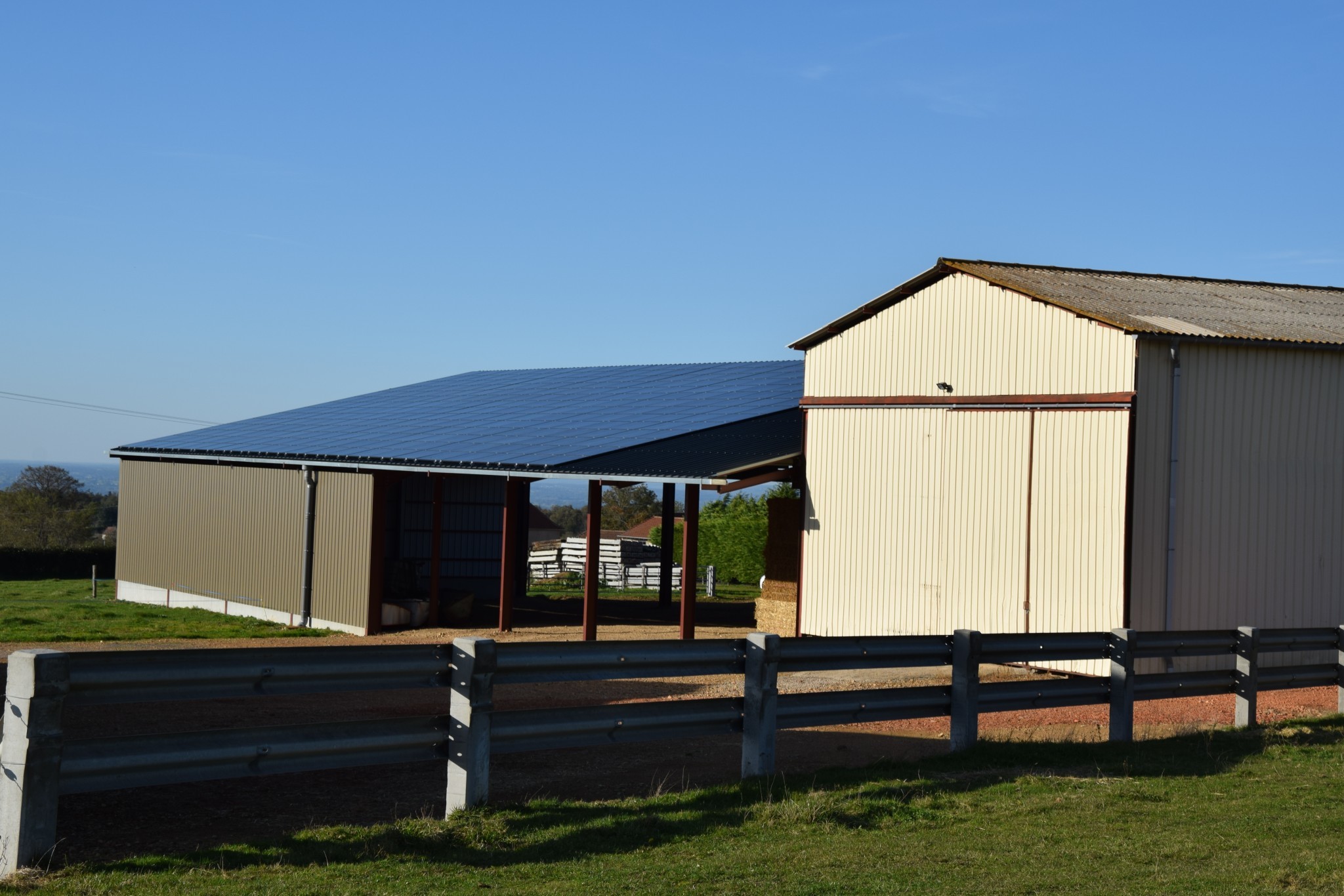 découvrez les avantages des toits photovoltaïques en milieu rural : une solution écologique, économique et durable qui optimise l'autonomie énergétique tout en valorisant les espaces agricoles. adoptez l'énergie solaire pour réduire vos factures et préserver l'environnement.