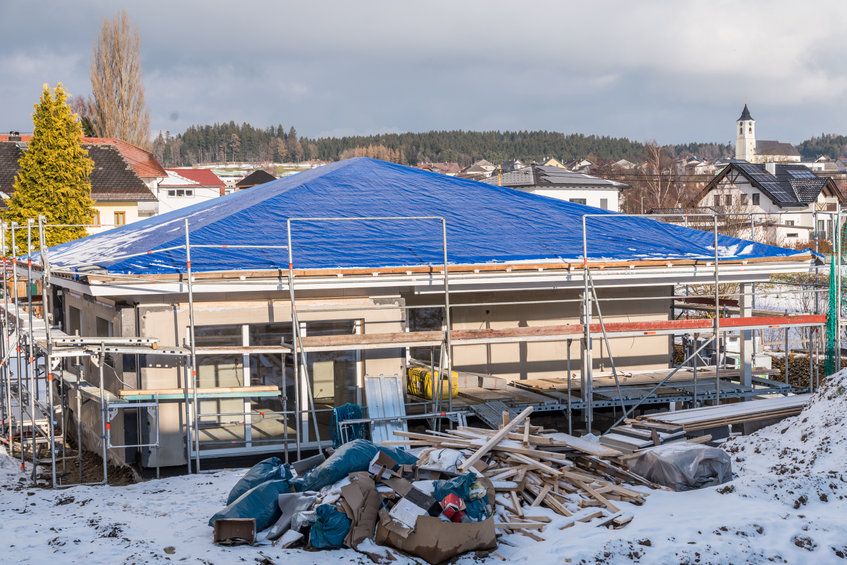 découvrez notre large gamme de baches toiture, idéales pour protéger votre toit des intempéries et prolonger sa durée de vie. nos baches résistantes et de qualité supérieure s'adaptent à tous vos besoins. protégez votre maison efficacement avec nos solutions sur mesure.