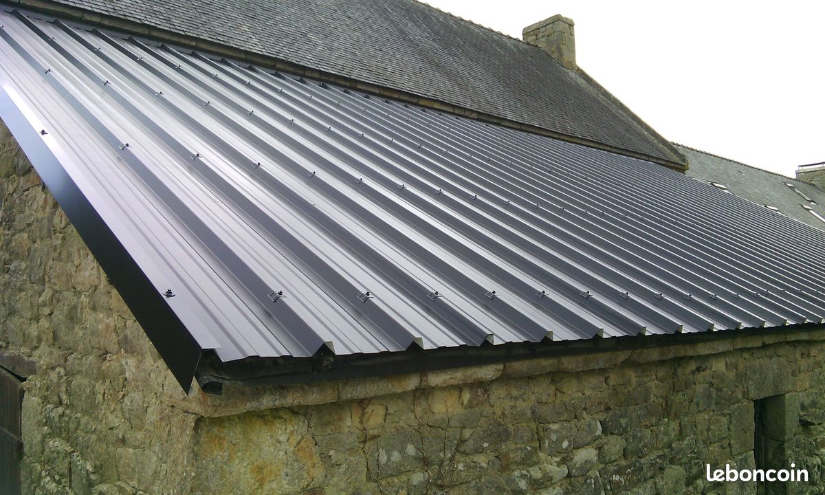 découvrez notre guide complet sur le bardage de toit : avantages, matériaux, techniques d'installation et conseils d'entretien pour un revêtement durable et esthétique. transformez votre toiture tout en améliorant l'isolation et l'apparence de votre maison.