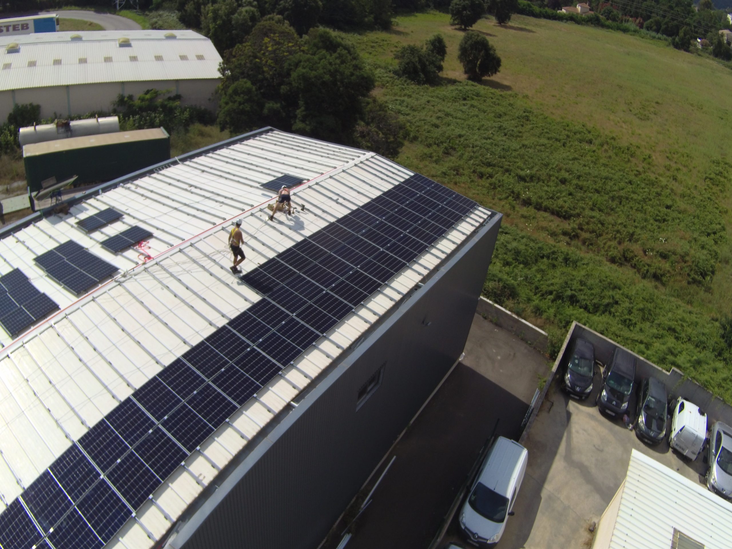 découvrez les multiples bénéfices des toits photovoltaïques : une solution écologique pour produire votre propre électricité, réduire vos factures d'énergie et contribuer à la préservation de l'environnement. informez-vous sur l'efficacité énergétique, les économies à long terme, et l'impact positif sur la valeur de votre propriété.