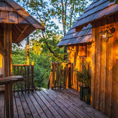 découvrez l'univers enchanteur des cabanes, ces refuges pratiques et cosy. parfaites pour les petits aventuriers ou pour se ressourcer en pleine nature, nos cabanes allient charme et confort. explorez les différents styles, matériaux et emplacements pour trouver la cabane de vos rêves.