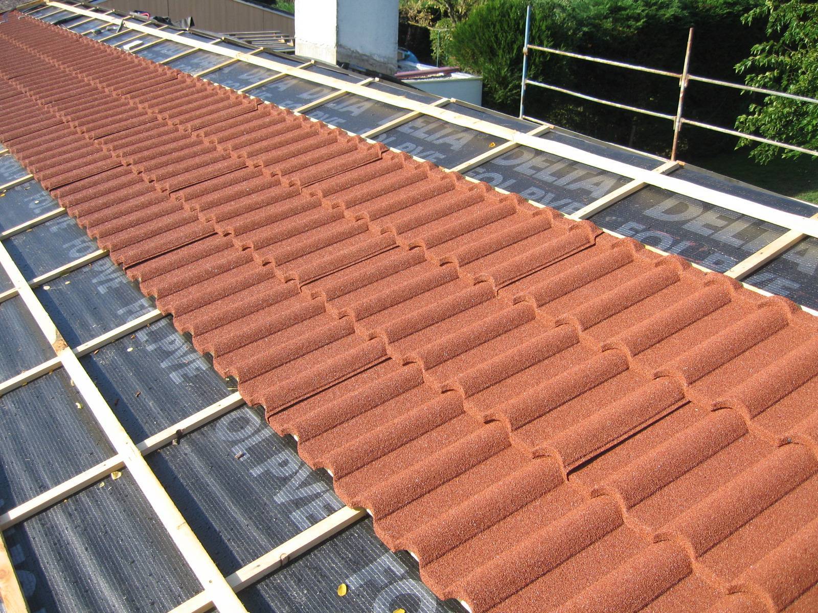 découvrez comment calculer efficacement le nombre de tuiles nécessaires pour votre toit. suivez nos conseils pratiques et astuces pour un projet réussi, que ce soit pour une nouvelle construction ou une rénovation.