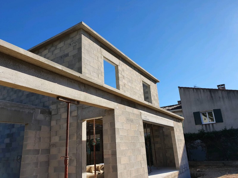 découvrez notre collection de casquettes toit, alliant style et confort pour toutes vos sorties. protégez-vous du soleil tout en restant à la pointe de la mode avec nos modèles variés adaptés à tous les goûts.