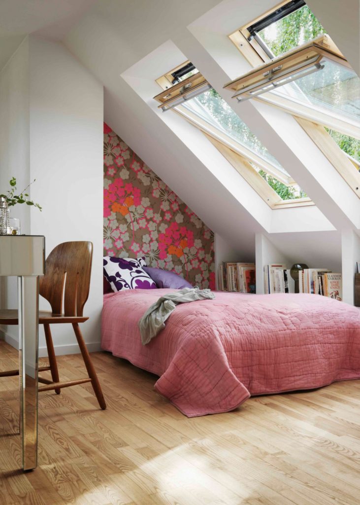 découvrez le charme unique d'une chambre sous toit, un espace cocooning parfait pour se détendre et profiter d'une atmosphère chaleureuse. idéale pour les amoureux du vintage et du moderne, cette chambre offre une vue imprenable et une luminosité exceptionnelle.
