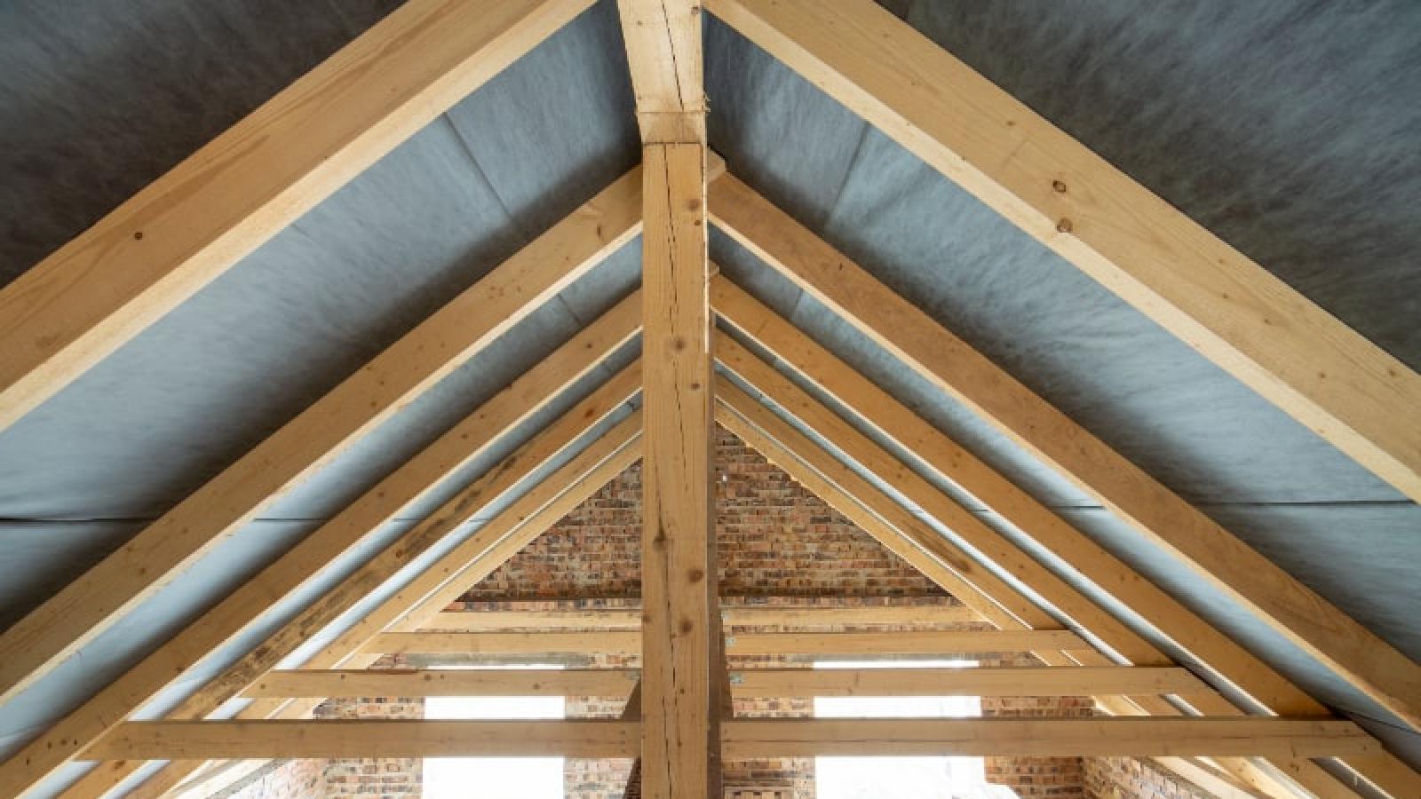 découvrez l'art de la charpente pente, alliant esthétique et solidité pour vos projets de construction. optimisez votre espace avec des structures adaptées à votre toiture et profitez d'un savoir-faire traditionnel pour des résultats durables.