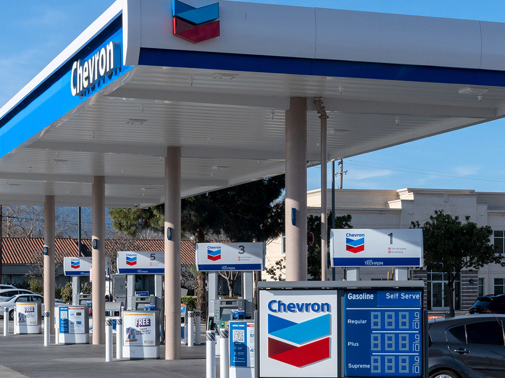 découvrez l'univers du chevron, un motif géométrique emblématique qui apporte élégance et style. explorez son utilisation dans la mode, la décoration et bien plus encore pour donner une touche unique à votre intérieur ou votre garde-robe.