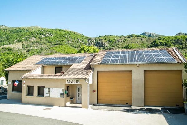 découvrez comment les collectivités peuvent tirer parti des toits photovoltaïques pour promouvoir des énergies renouvelables, réduire leur empreinte carbone et réaliser des économies d'énergie. explorez les avantages et les défis de l'intégration de l'énergie solaire dans les infrastructures publiques.