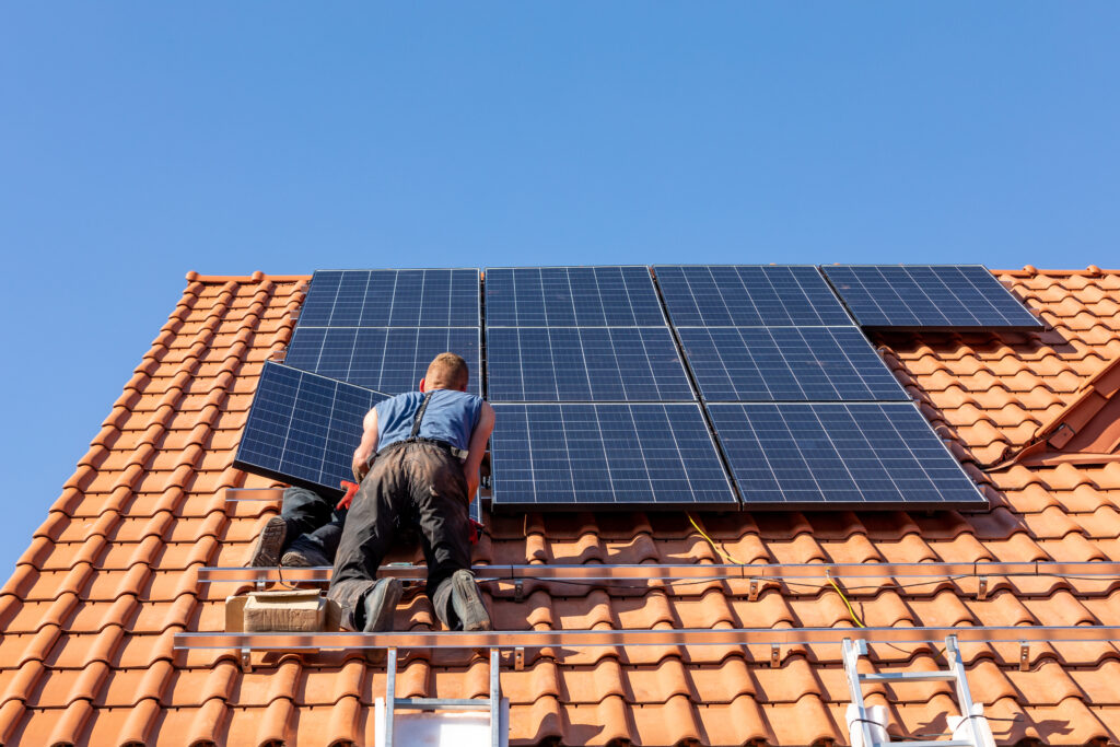 découvrez les compétences essentielles pour l'installation et la maintenance des panneaux solaires. apprenez comment optimiser l'efficacité énergétique et maîtriser les techniques professionnelles pour une transition vers l'énergie durable.