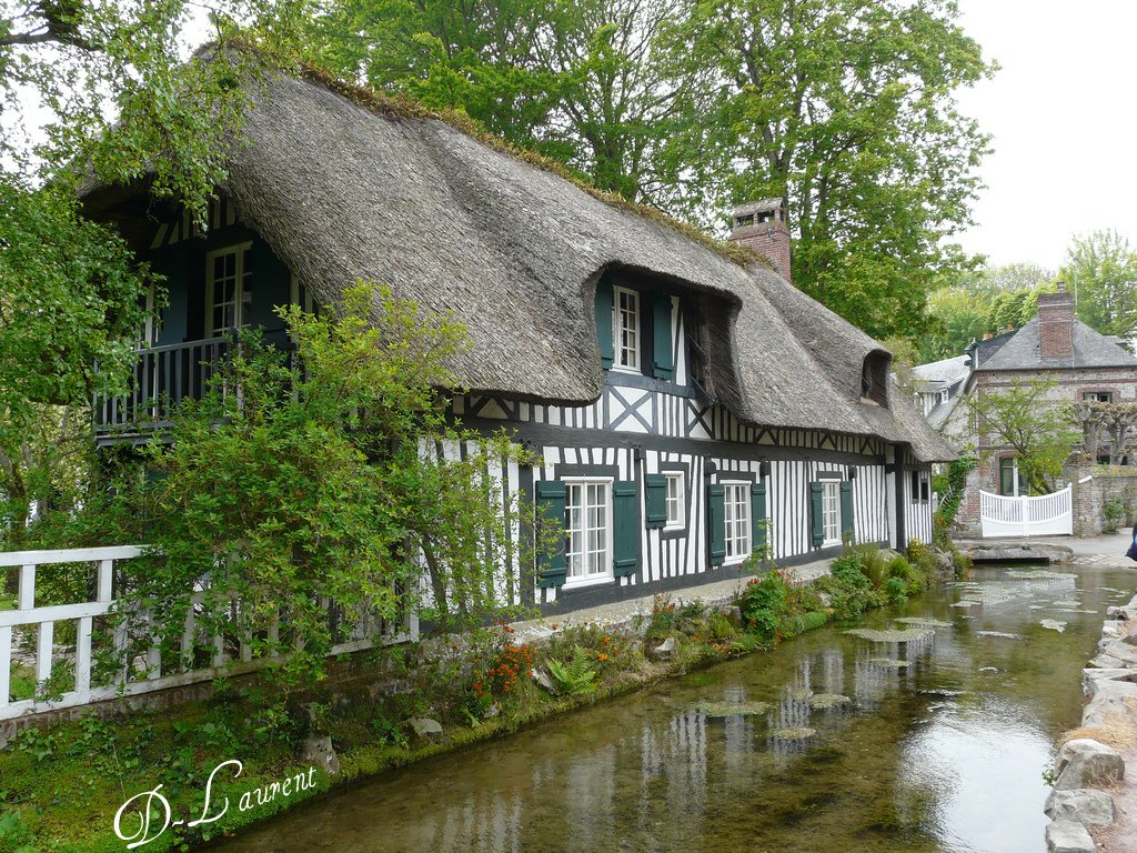 découvrez la composition du toit en chaume, un matériau traditionnel alliant esthétique et efficacité. apprenez-en plus sur ses avantages, sa durabilité et son intégration harmonieuse dans différents styles architecturaux.
