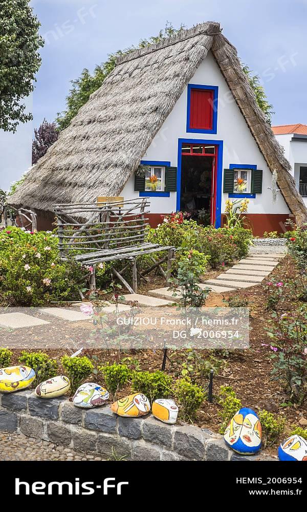 découvrez tout sur la composition du toit en chaume, un élément traditionnel et esthétique de l'architecture. explorez ses matériaux, ses avantages, et comment il contribue à l'isolation et à l'esthétique de votre habitat.