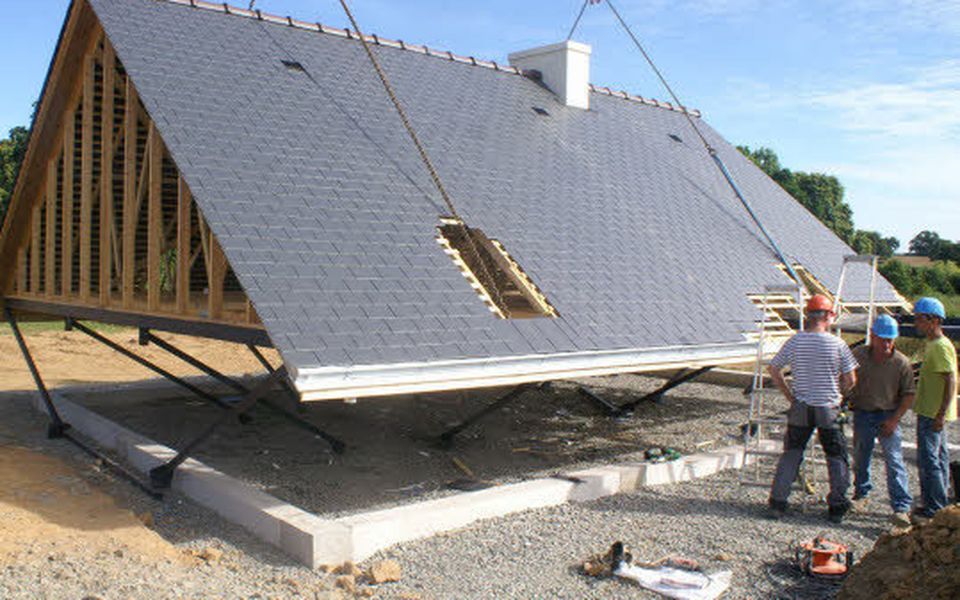 découvrez nos services de construction de toit, alliant expertise et qualité. nous proposons des solutions sur mesure pour protéger votre maison avec des matériaux durables et esthétiques. contactez-nous pour un devis gratuit!