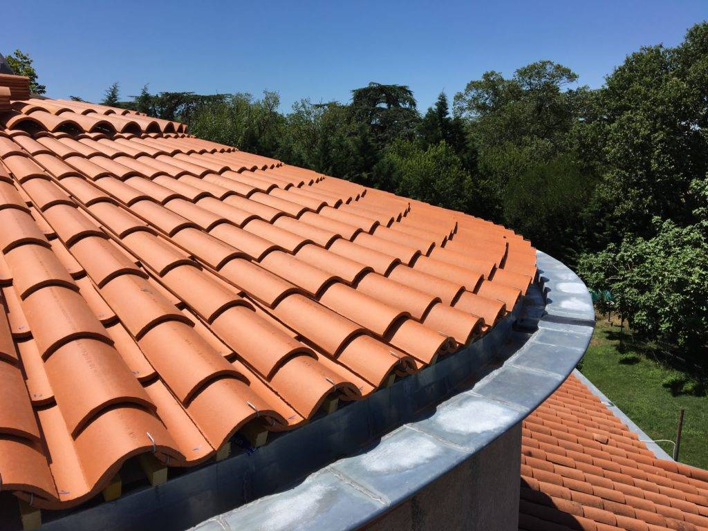 découvrez nos services de couverture professionnelle pour protéger et embellir votre maison. nos couvreurs qualifiés offrent des solutions sur mesure, que ce soit pour une nouvelle toiture ou des réparations, en utilisant des matériaux de qualité et un savoir-faire inégalé.