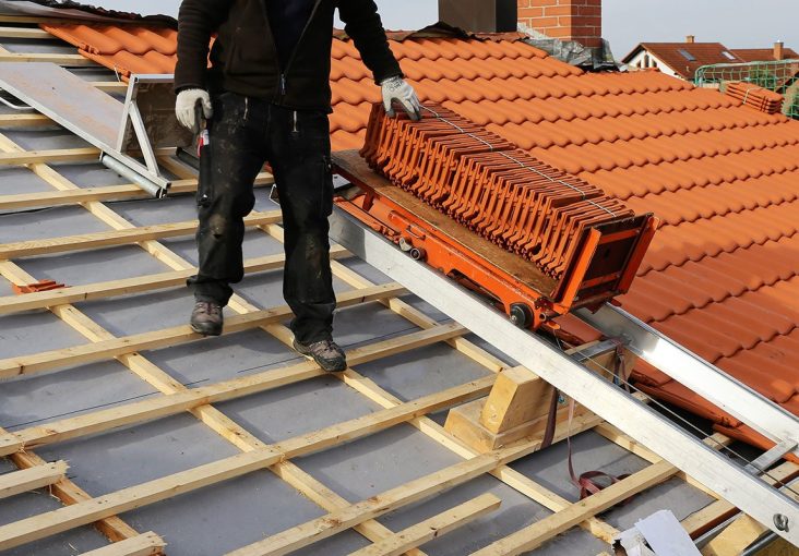 découvrez l'expertise de notre entreprise de couverture pour tous vos projets de toiture. que ce soit pour une nouvelle installation, des réparations ou l'entretien de votre toit, nos couvreurs qualifiés vous garantissent un travail de qualité et des matériaux durables. protégez votre maison avec un toit fiable et esthétiquement plaisant.