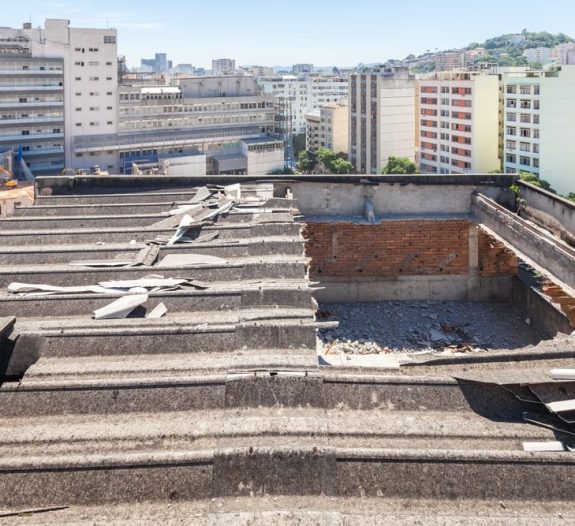 découvrez nos services professionnels de désamiantage de toiture, garantissant la sécurité et la conformité de votre espace. protégez votre santé et votre maison grâce à une expertise reconnue et des méthodes efficaces.