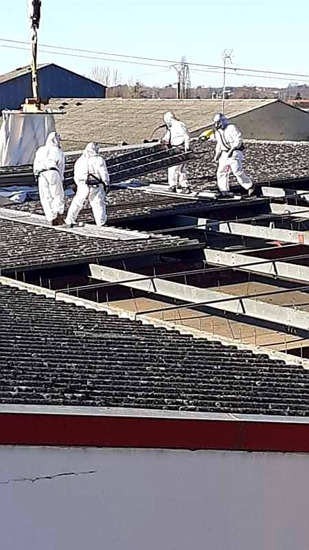 découvrez nos services professionnels de désamiantage de toits. garantissez la sécurité et la conformité de vos bâtiments en éliminant efficacement l'amiante. faites appel à des experts pour un travail de qualité et sécurisé.