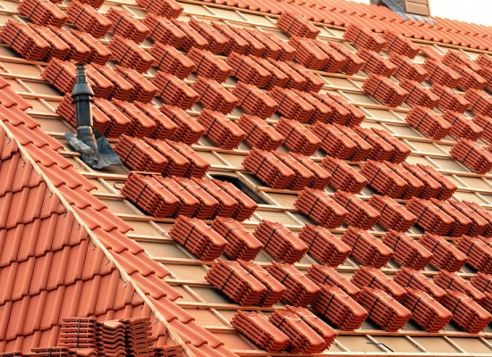 découvrez tout ce qu'il faut savoir sur la durée de vie des toits en tuile. retrouvez des conseils d'entretien, des informations sur les matériaux et les facteurs influençant leur longévité.