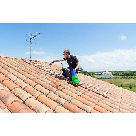 découvrez notre sélection d'échelles couvreurs, spécialement conçues pour faciliter votre travail en hauteur. sécuritaires et robustes, ces échelles sont idéales pour les professionnels du bâtiment. optez pour la qualité et la sécurité dans vos projets de toiture.