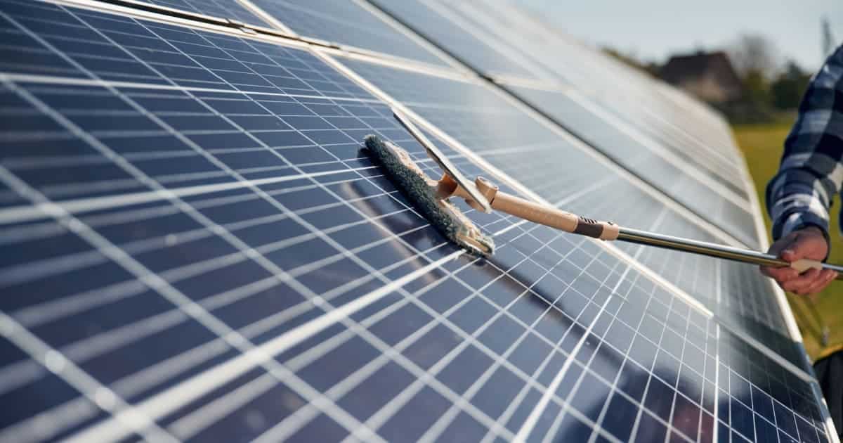découvrez l'importance de l'entretien de votre toit photovoltaïque pour garantir des performances optimales et prolonger la durée de vie de vos panneaux solaires. apprenez les meilleures pratiques, les conseils d'experts et pourquoi il est essentiel de maintenir votre système en parfait état.