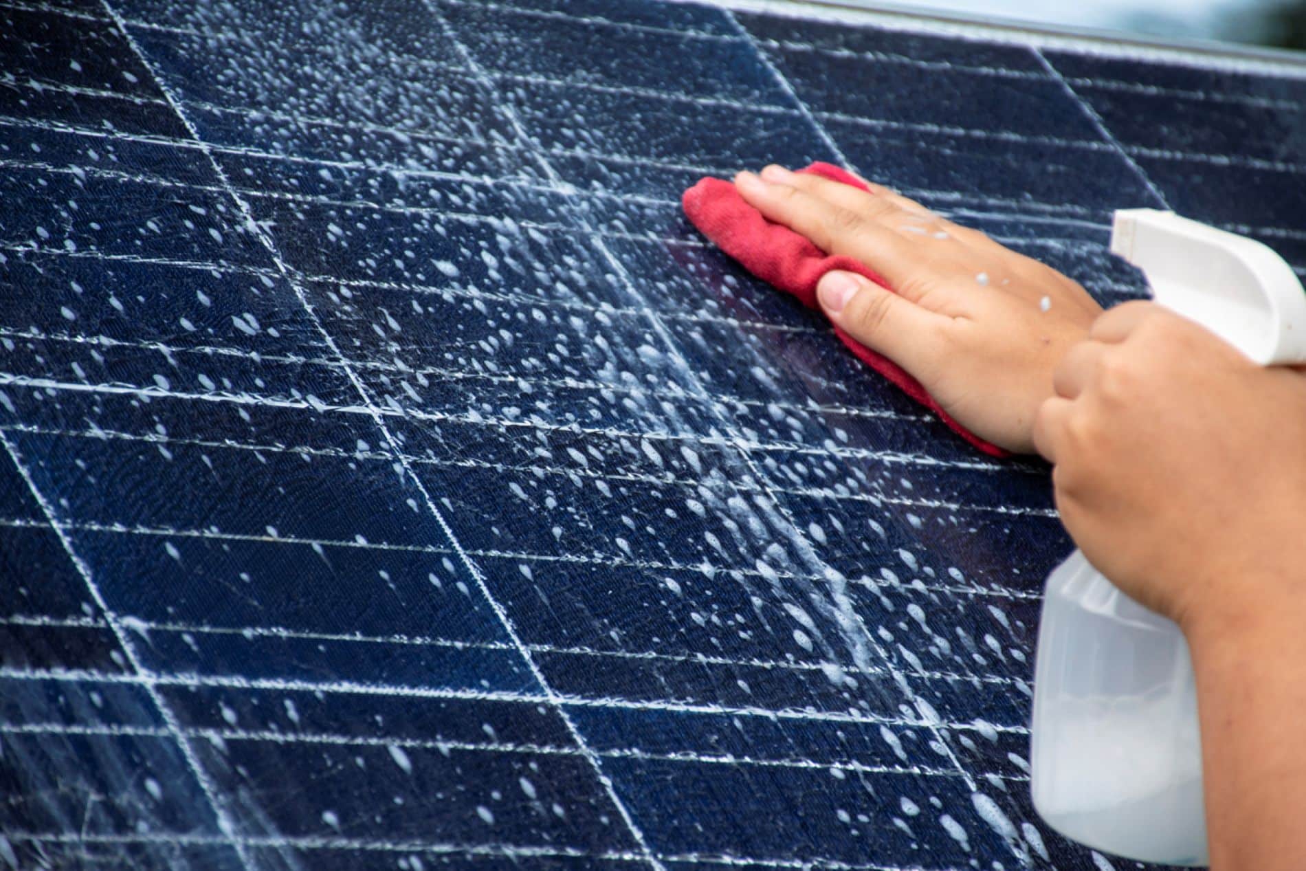 découvrez les erreurs courantes à éviter lors de l'entretien de vos panneaux photovoltaïques. apprenez comment maximiser l'efficacité de votre installation et prolonger sa durée de vie grâce à nos conseils pratiques.