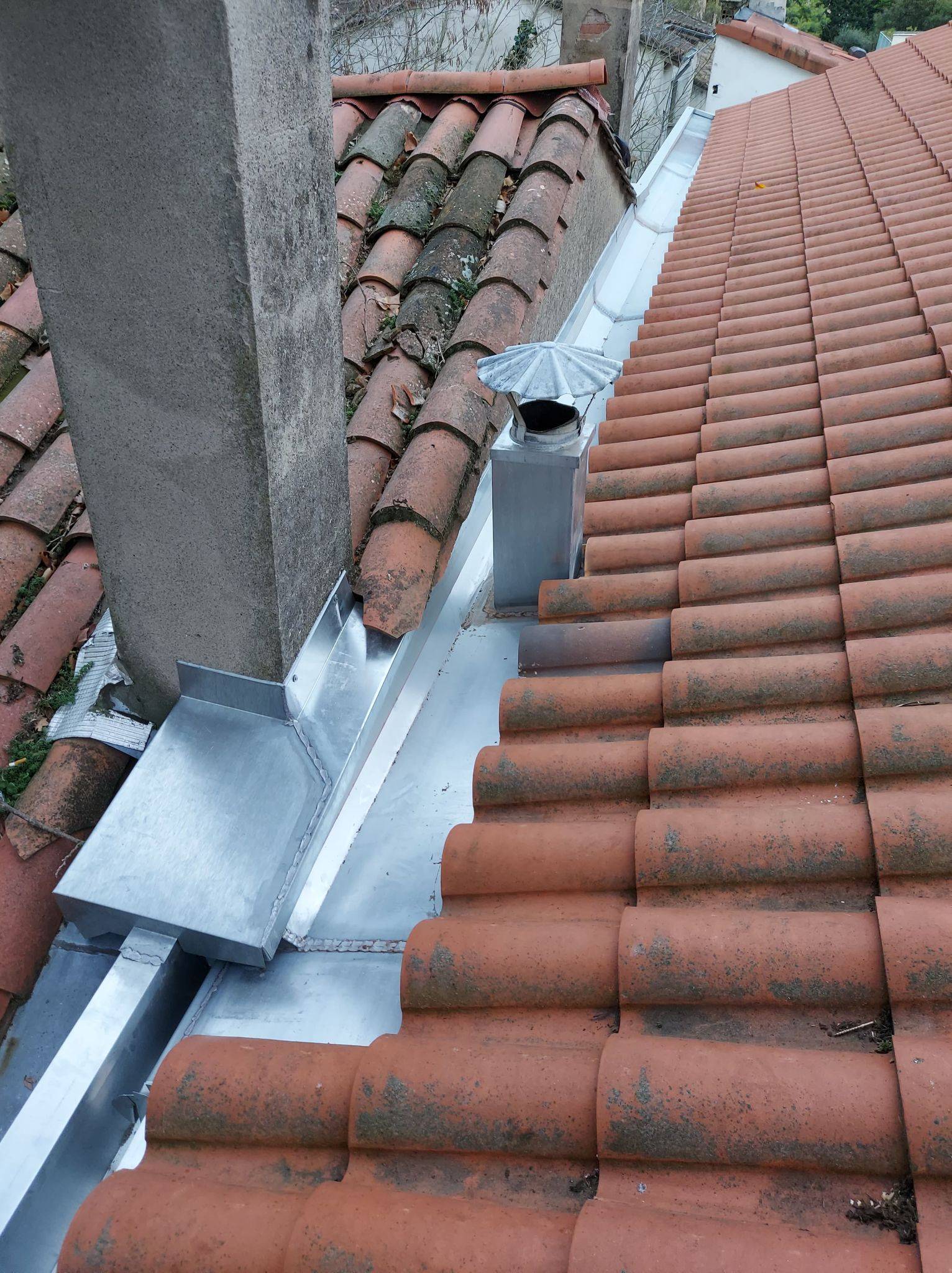 découvrez nos solutions d'étanchéité pour toits et murs, garantissant une protection maximale contre les infiltrations d'eau et l'humidité. prolongez la durée de vie de votre bâtiment avec des techniques innovantes et des matériaux de qualité. obtenez des conseils d'experts et un devis personnalisé dès aujourd'hui!