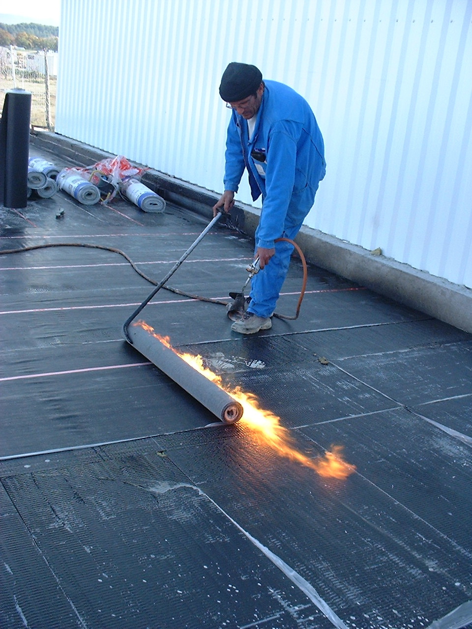 découvrez nos solutions d'étanchéité pour toits terrasses, garantissant une protection efficace contre les infiltrations d'eau. assurez la durabilité de votre toiture tout en préservant l'esthétique de votre espace extérieur.