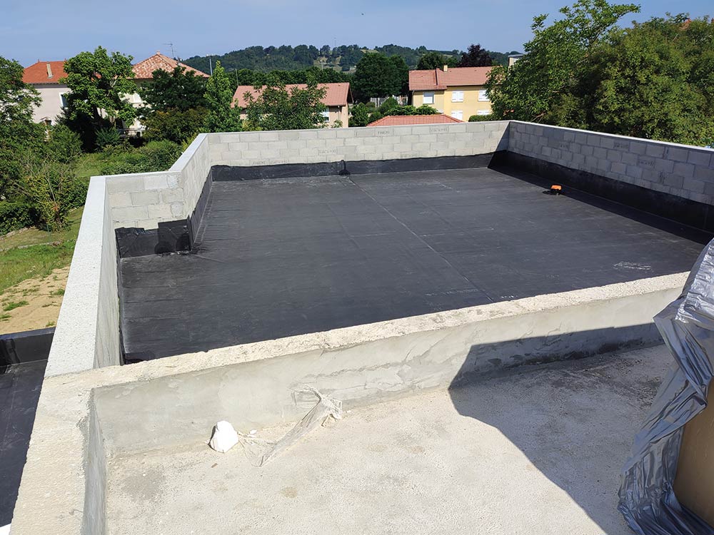 découvrez nos solutions d'étanchéité pour toits terrasses, garantissant une protection durable contre les infiltrations d'eau et les intempéries. profitez d'une toiture esthétique et fonctionnelle, pour assurer le confort de votre espace extérieur.