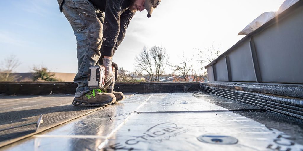 découvrez nos solutions d'étanchéité pour toit terrasse, garantissant une protection durable contre les intempéries. optimisez la longévité de votre toiture tout en préservant le confort de votre espace extérieur.