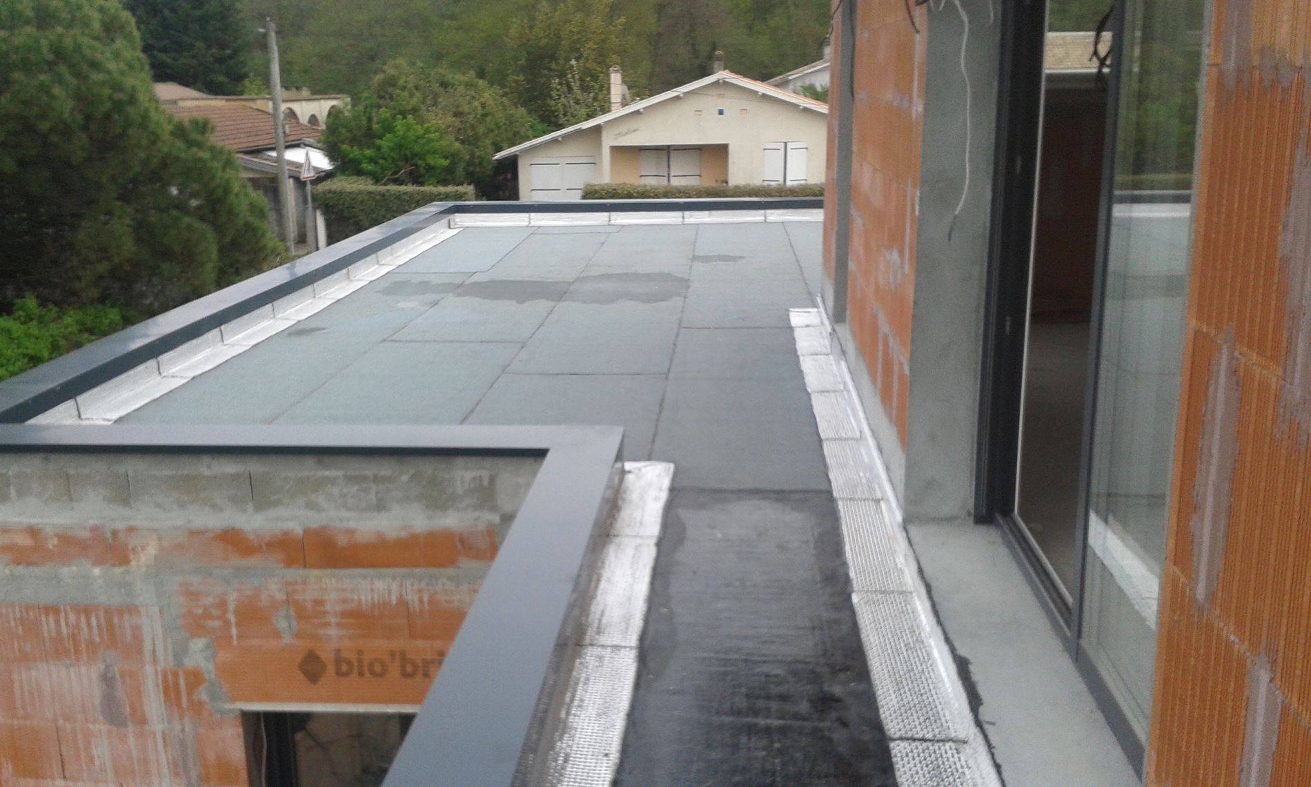 découvrez nos solutions d'étanchéité pour toits terrasses, garantissant une protection optimale contre les infiltrations d'eau. profitez de conseils d'experts et de matériaux de qualité pour assurer la durabilité de votre toiture.