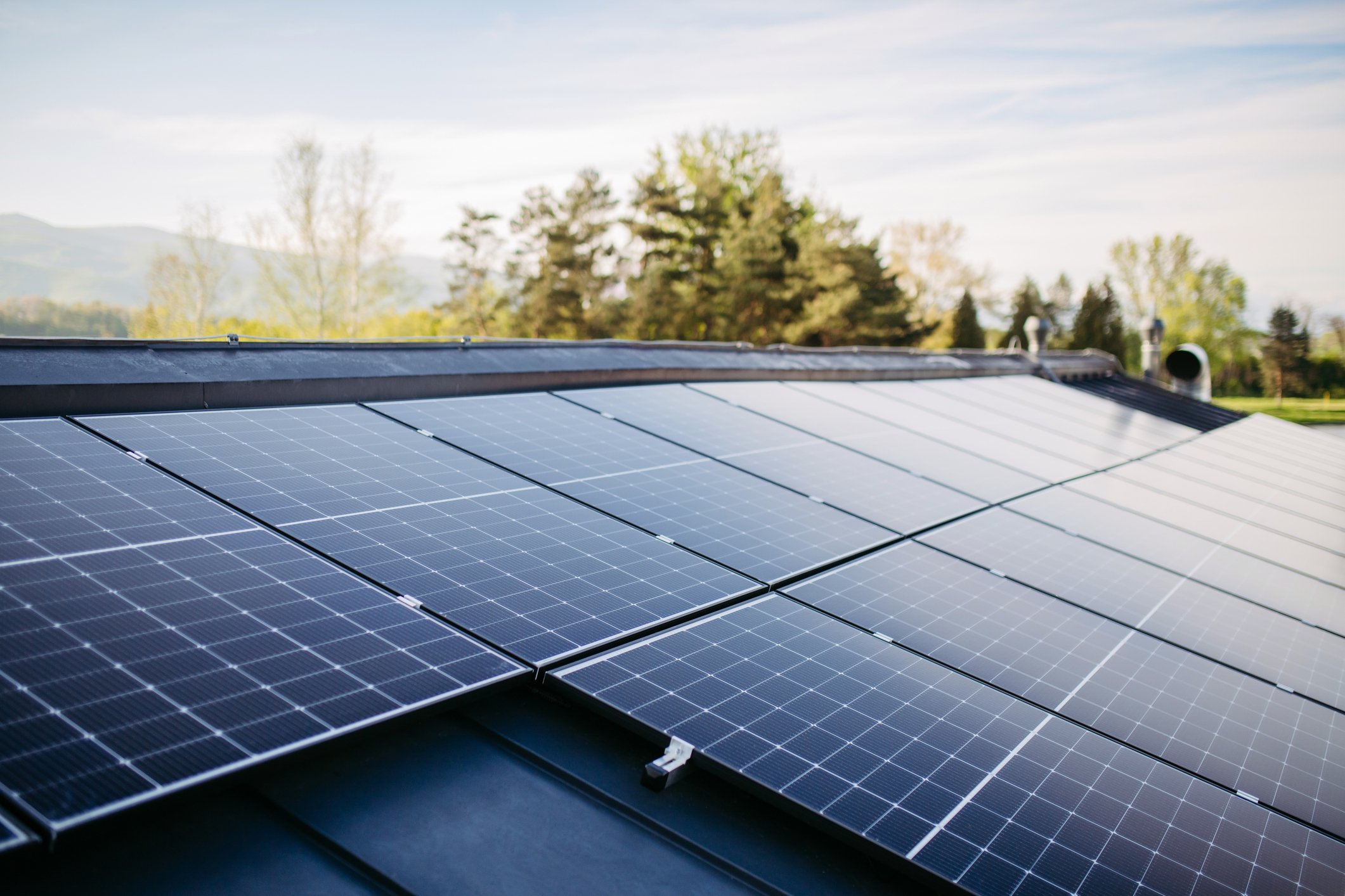 découvrez notre guide complet sur l'évaluation des panneaux solaires : conseils pour choisir le bon système, critères de performance, et astuces pour maximiser votre investissement énergétique.