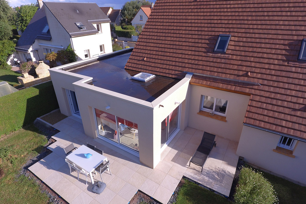 découvrez nos solutions d'extension de toit pour agrandir votre espace de vie tout en améliorant l'esthétique de votre maison. profitez d'une combinaison parfaite de fonctionnalité et de design pour créer une nouvelle pièce adaptée à vos besoins.