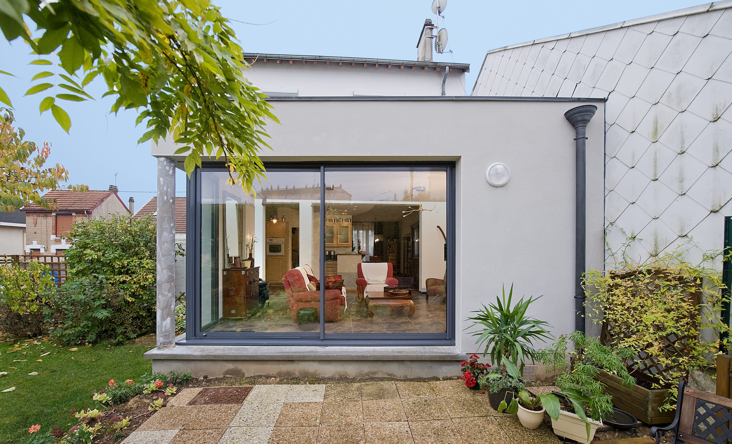 découvrez nos solutions innovantes pour l'extension de toit terrasse, alliant esthétique et fonctionnalité. transformez votre espace extérieur en un lieu de vie agréable et lumineux. profitez d'une vue imprenable tout en augmentant la valeur de votre propriété.