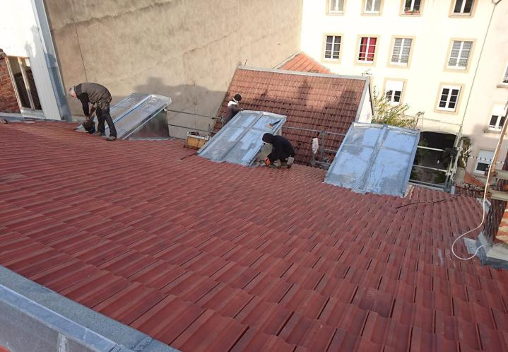 découvrez comment fabriquer une lucarne sur mesure pour apporter plus de lumière et de caractère à votre maison. suivez nos conseils et étapes détaillées pour créer une lucarne esthétique et fonctionnelle.