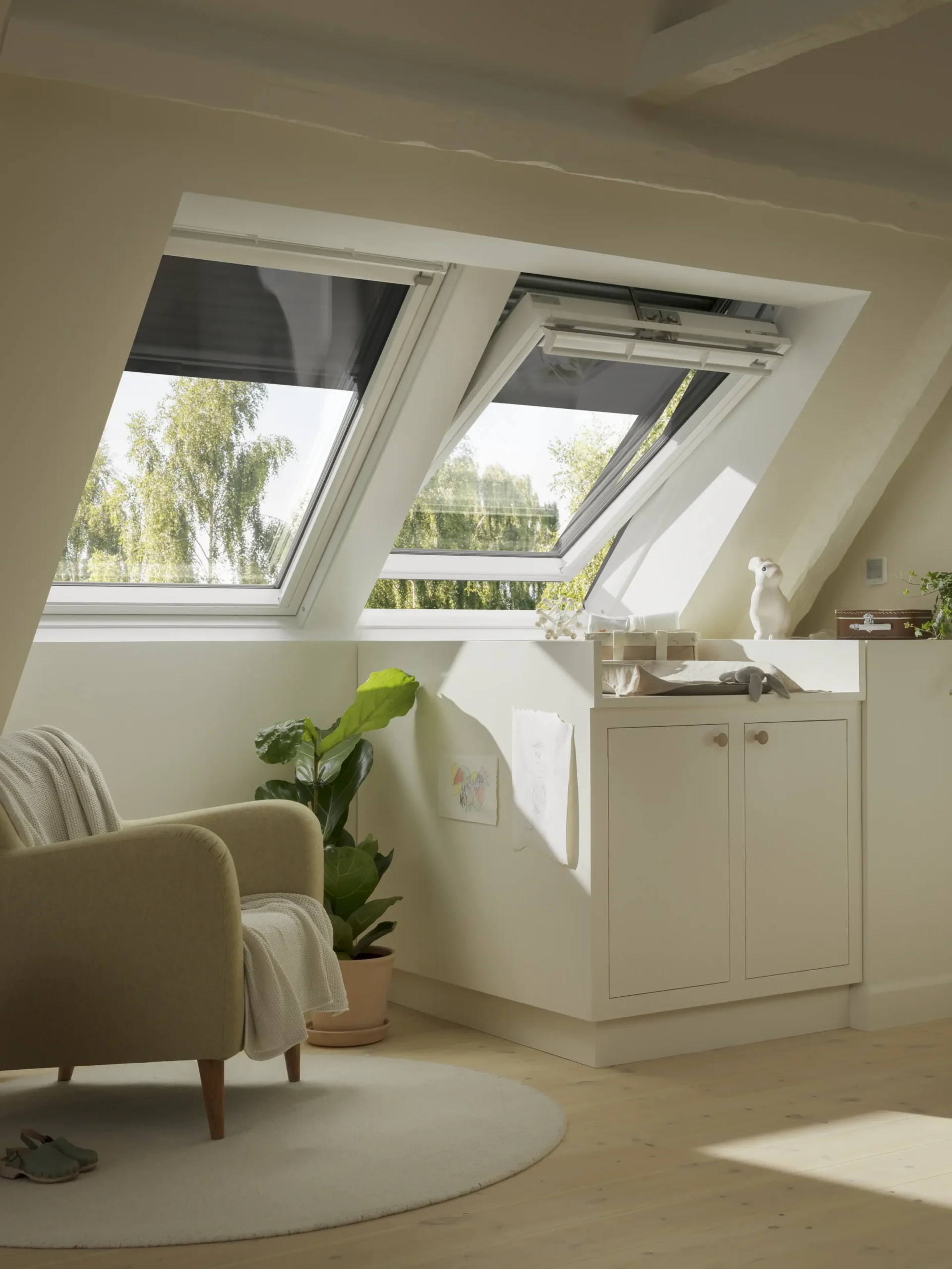 découvrez nos fenêtres de toit, idéales pour apporter lumière naturelle et ventilation à vos espaces sous combles. explorez nos modèles innovants et esthétiques pour transformer votre maison en un lieu lumineux et accueillant.