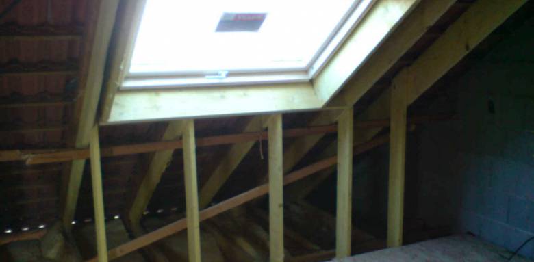 découvrez nos fenêtres de toit qui apportent luminosité et confort à votre maison. idéales pour optimiser l'espace sous les combles, elles sont disponibles dans différents styles et matériaux pour s'adapter à vos besoins. transformez votre intérieur avec nos solutions de toiture innovantes!