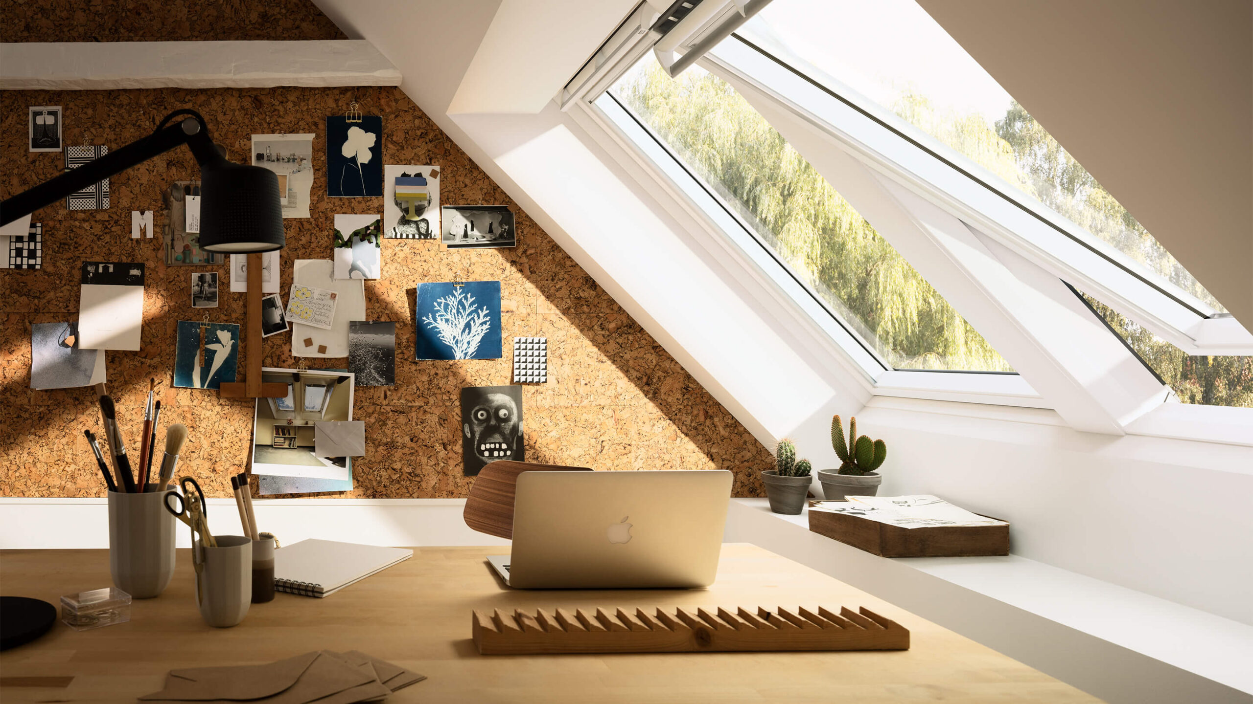 découvrez notre gamme de fenêtres de toit, conçues pour apporter lumière naturelle et ventilation à vos espaces. idéales pour les combles et les sous-pentes, nos solutions allient esthétisme et performance énergétique. transformez votre intérieur avec nos produits de qualité.