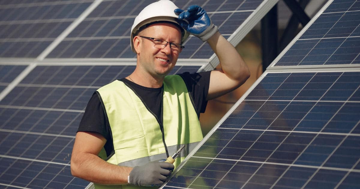découvrez notre formation complète sur l'entretien des panneaux solaires. apprenez les techniques essentielles pour optimiser la performance de vos installations et garantir leur longévité. inscrivez-vous dès maintenant pour devenir un expert en maintenance solaire !