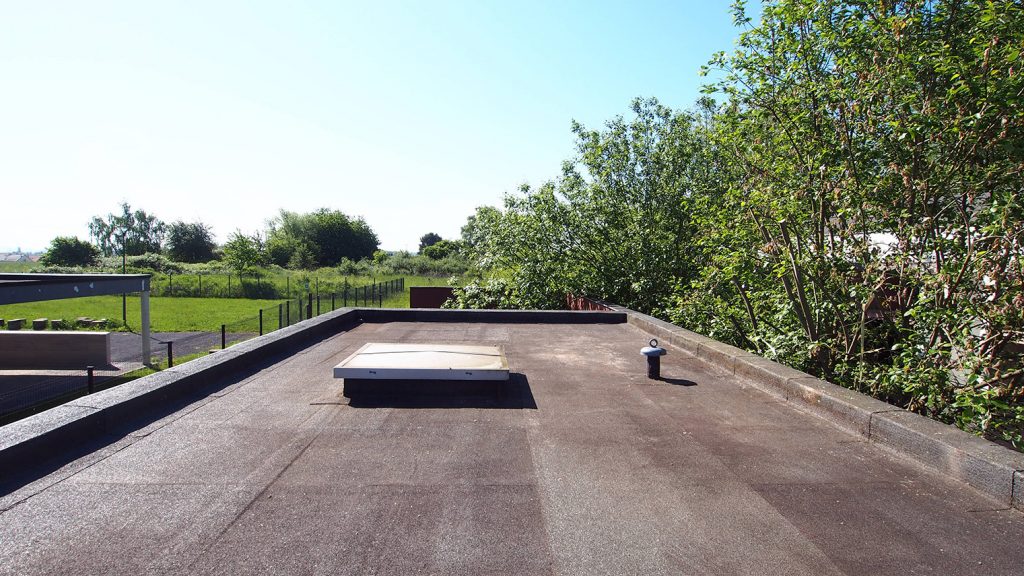 découvrez nos conseils pour identifier et réparer une fuite sur votre toit terrasse. protégez votre maison des infiltrations d'eau et assurez l'étanchéité de votre espace extérieur grâce à nos astuces pratiques et solutions efficaces.