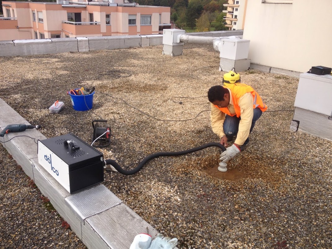 découvrez les causes et solutions pour les fuites sur les toits terrasses. protégez votre maison des infiltrations d'eau et maintenez la sécurité de votre espace extérieur.