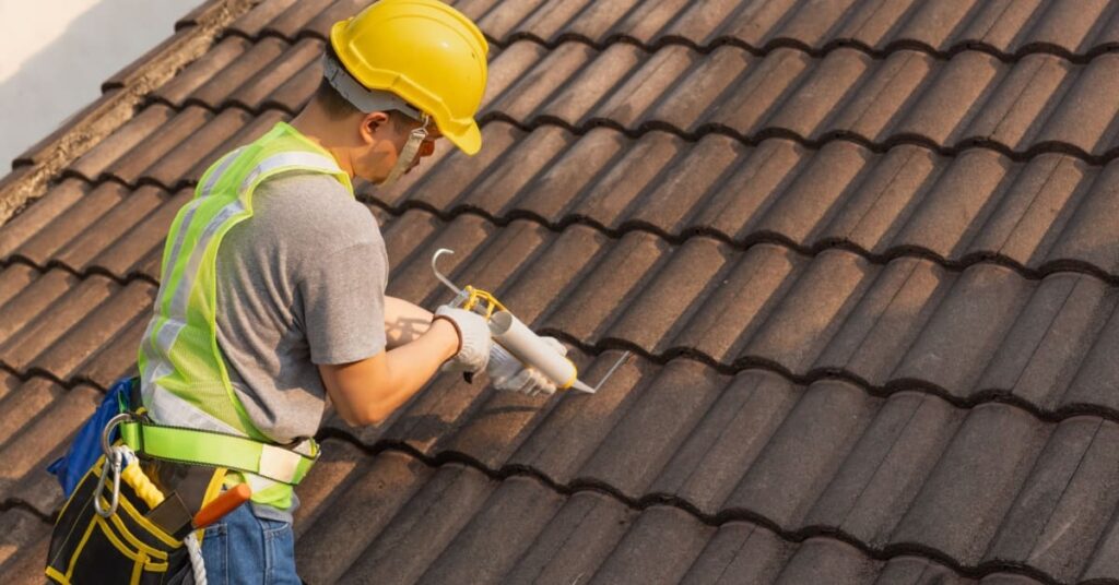 découvrez les causes fréquentes des fuites de toiture et les solutions efficaces pour les réparer rapidement. protégez votre maison des dégâts d'eau et maintenez l'intégrité de votre toit avec nos conseils d'experts.