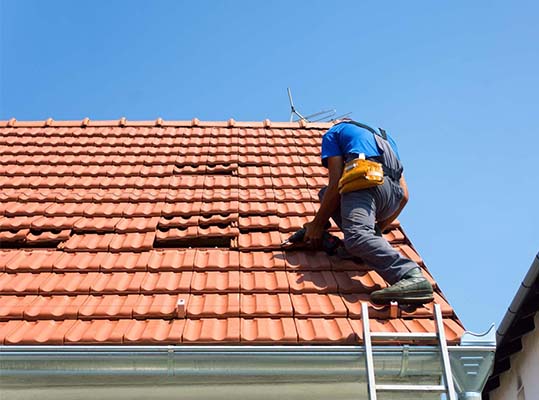 découvrez les solutions efficaces pour identifier et réparer une fuite de toiture. protégez votre maison des dégâts d'eau et assurez le confort de votre intérieur.