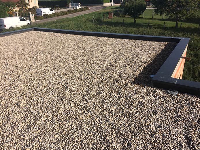 découvrez les avantages du gravier pour votre toit terrasse : esthétique, drainage optimal et protection contre les intempéries. optez pour une solution durable et moderne qui sublime votre espace extérieur.