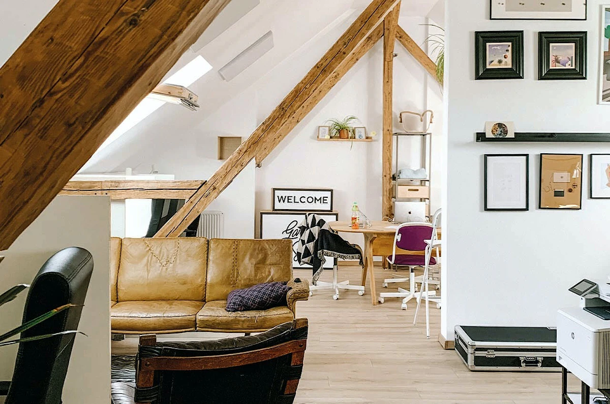 découvrez tout sur le grenier : des conseils pour l'aménagement, des idées de rangement créatif et des astuces pour optimiser cet espace souvent négligé. transformez votre grenier en un lieu fonctionnel et agréable à vivre.