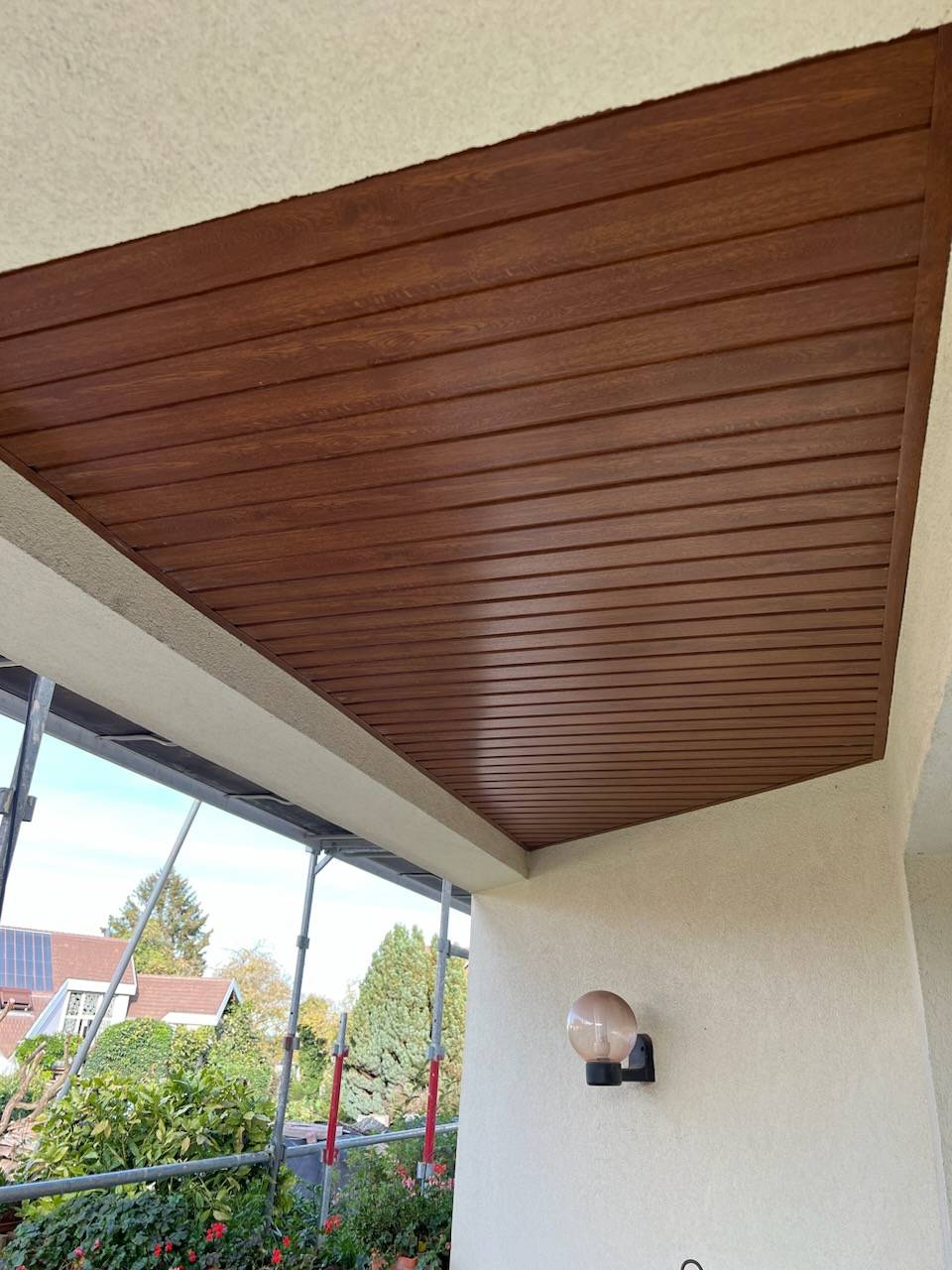 découvrez nos solutions d'habillage dessous de toit, alliant esthétique et protection pour votre maison. offrez à votre toiture une finition parfaite tout en préservant son intégrité. idéal pour un style moderne ou classique, cet habillage apporte une touche d'élégance à votre habitation.