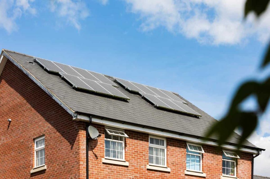 découvrez comment l'injection de panneaux solaires peut transformer votre consommation d'énergie et contribuer à une planète plus verte. optimisez votre installation solaire et profitez des avantages d'une énergie renouvelable et durable.