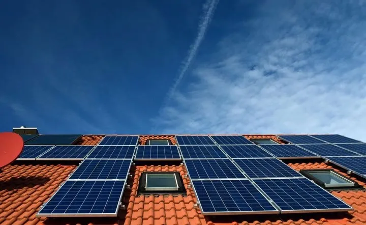 découvrez comment installer des panneaux solaires efficacement pour réduire vos factures d'énergie et contribuer à la protection de l'environnement. suivez notre guide étape par étape pour une installation réussie et optimisez votre consommation d'énergie grâce à des solutions durables.