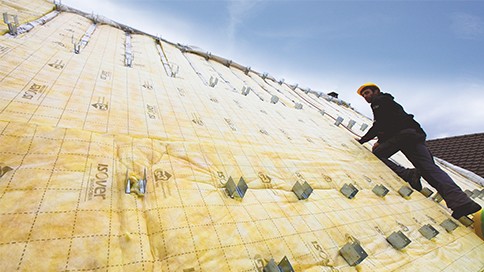 découvrez l'importance de l'isolation de votre toit pour améliorer le confort de votre maison et réduire vos factures d'énergie. apprenez les meilleures techniques et matériaux pour une isolation efficace.