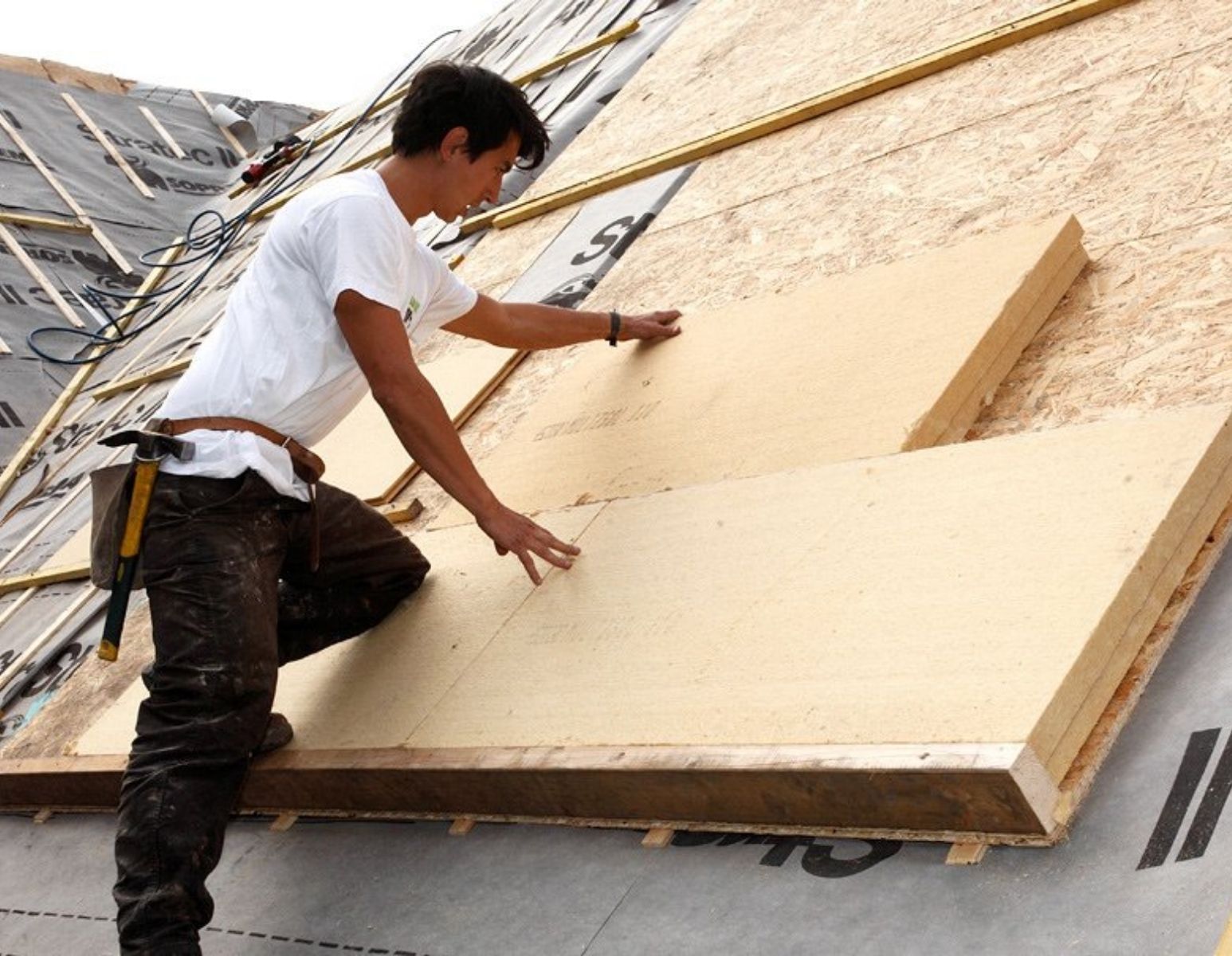 découvrez l'importance de l'isolation de votre toit pour améliorer le confort thermique de votre maison et réduire vos factures d'énergie. explorez nos solutions efficaces et durables pour une isolation optimale.